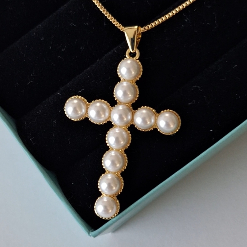 Fresh water pearl Cross necklace.
